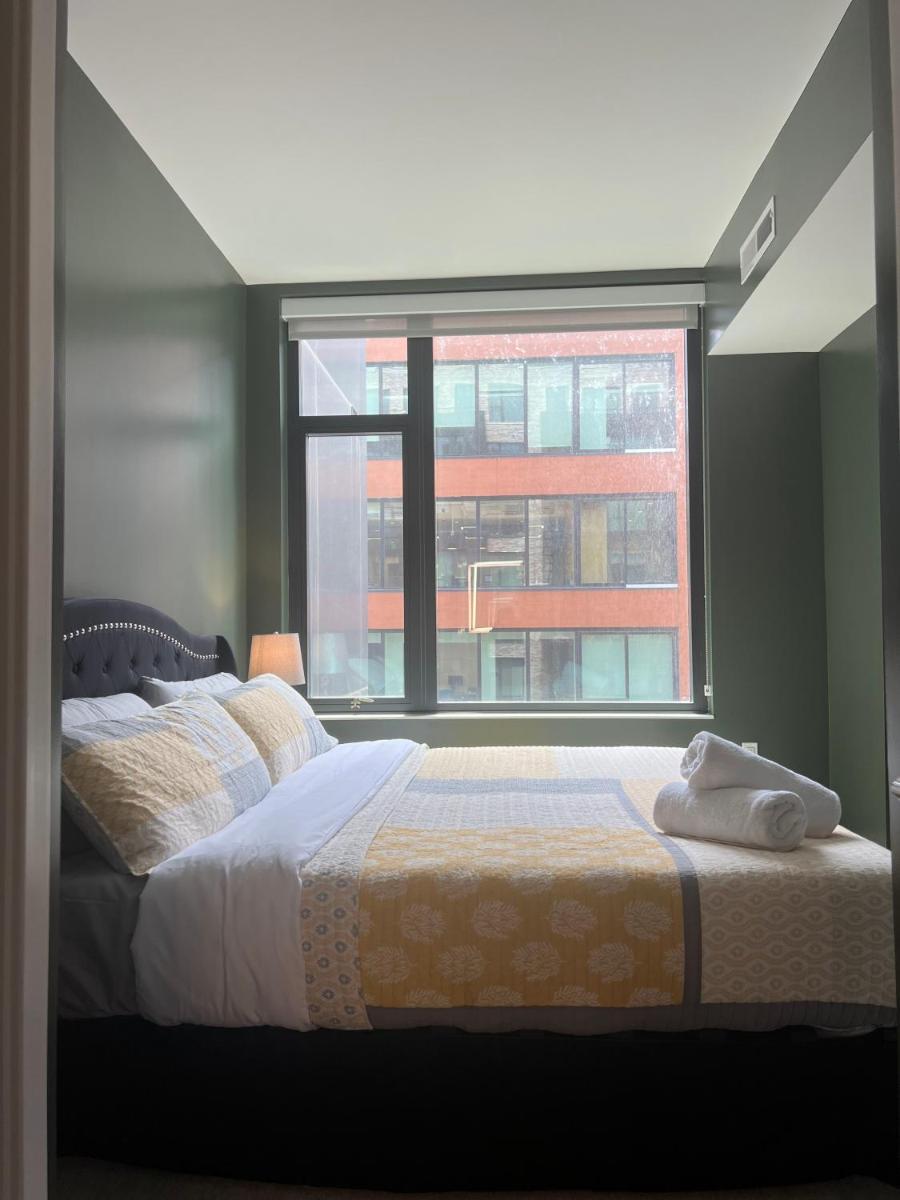 Comfy Nook Tysons King Suite - Housity