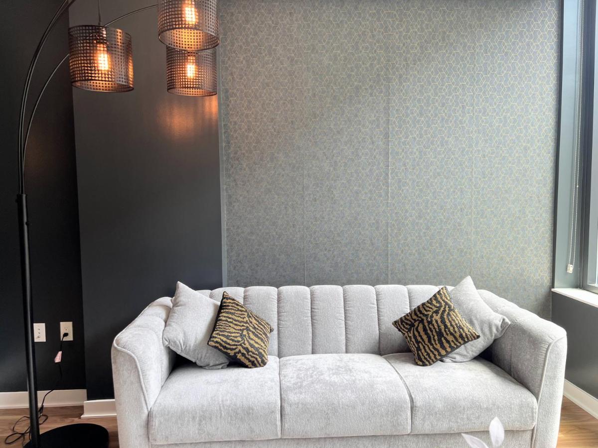 Comfy Nook Tysons King Suite - Housity