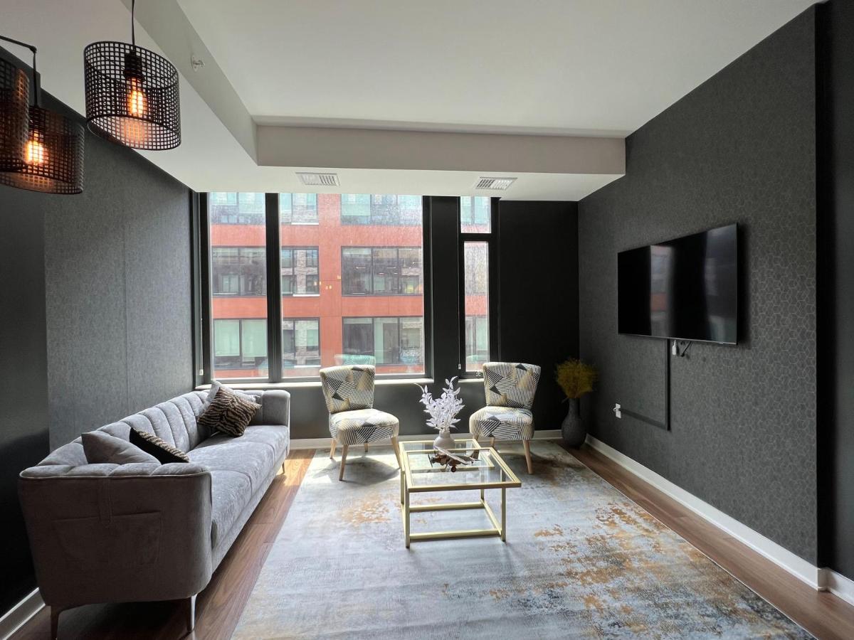 Comfy Nook Tysons King Suite - Housity
