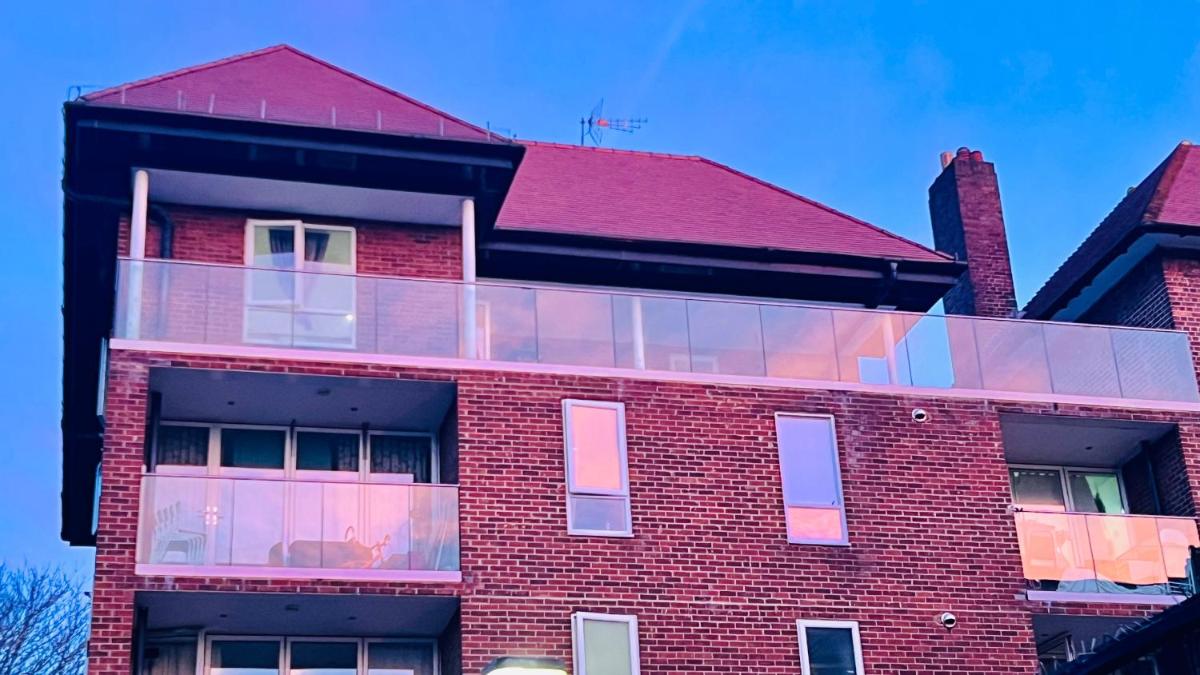 City view Sunset Luxurious Apartment in London Zone-1 Including one Family twin Room with its Own Stunning Private Terrace - Housity