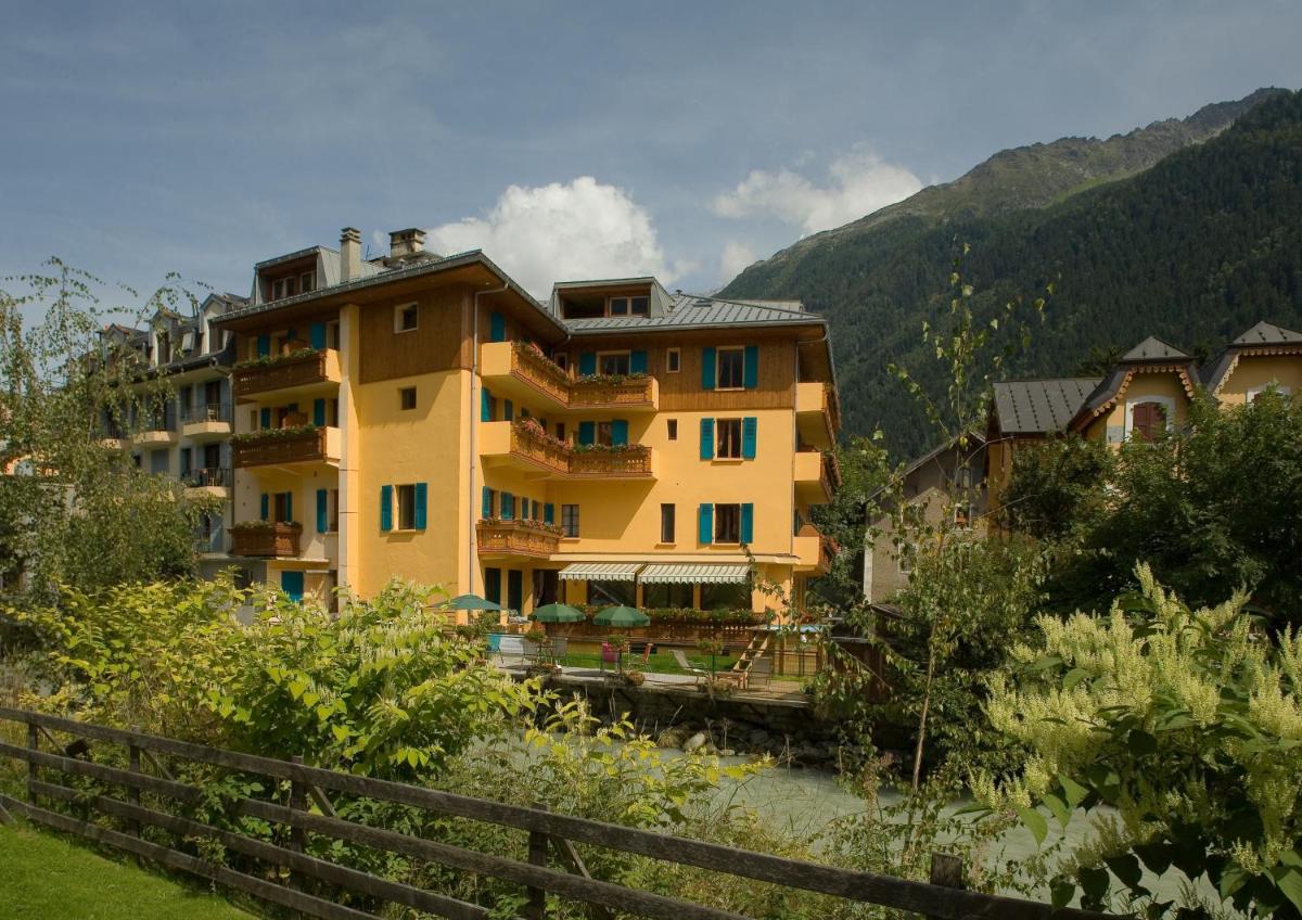 Vue générale sur la montagne ou vue sur la montagne depuis l'hôtel