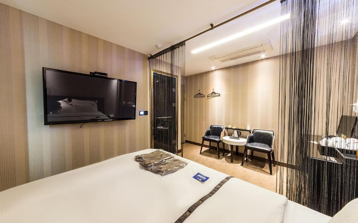W hotel - Housity