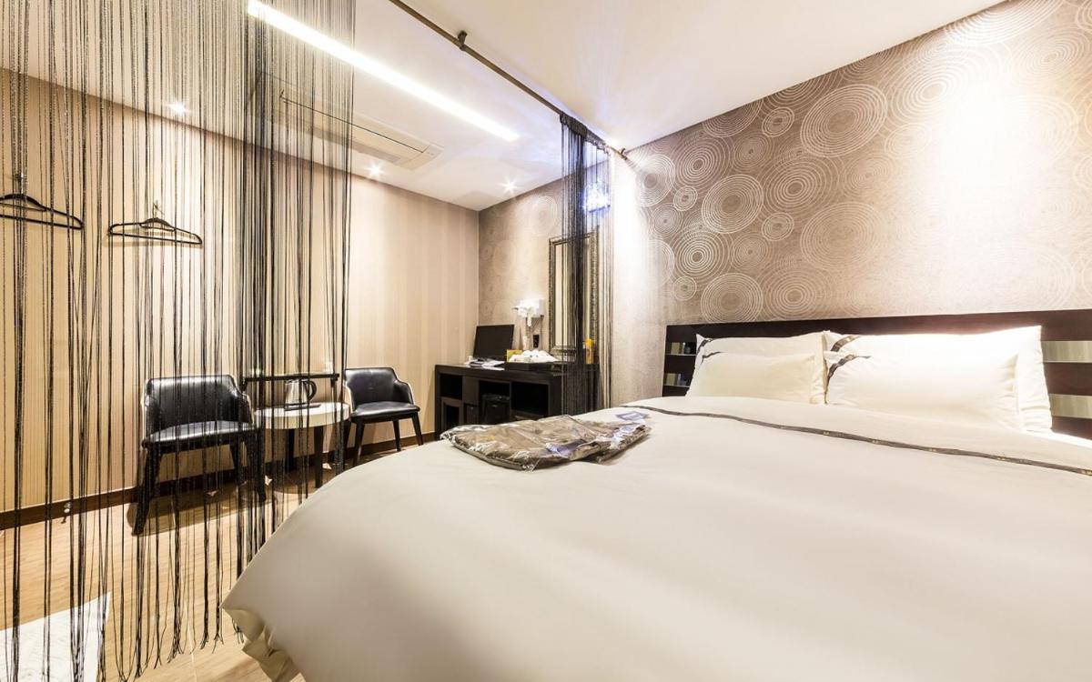 W hotel - Housity