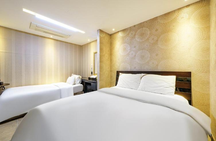 W hotel - Housity