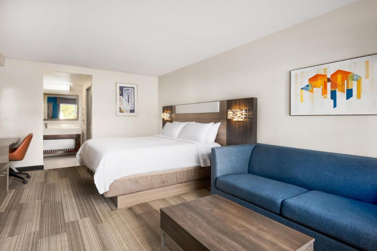 Holiday Inn Express Simi Valley by IHG - Housity