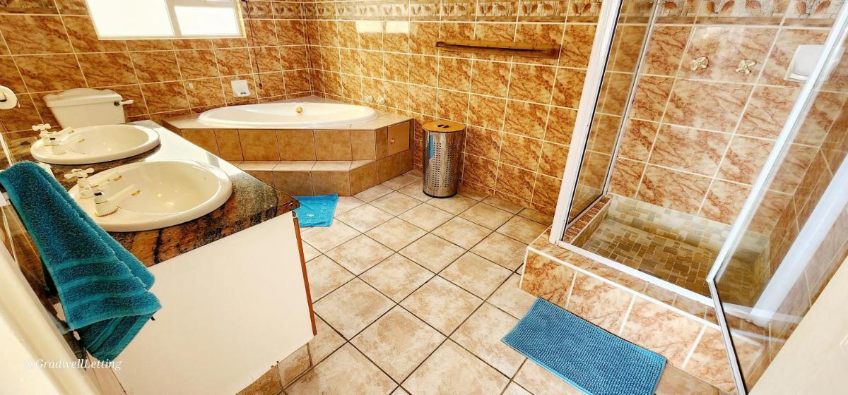 Inn on the Sea 4-Sleeps 8-On Ramsgate main beach! - Hizvo