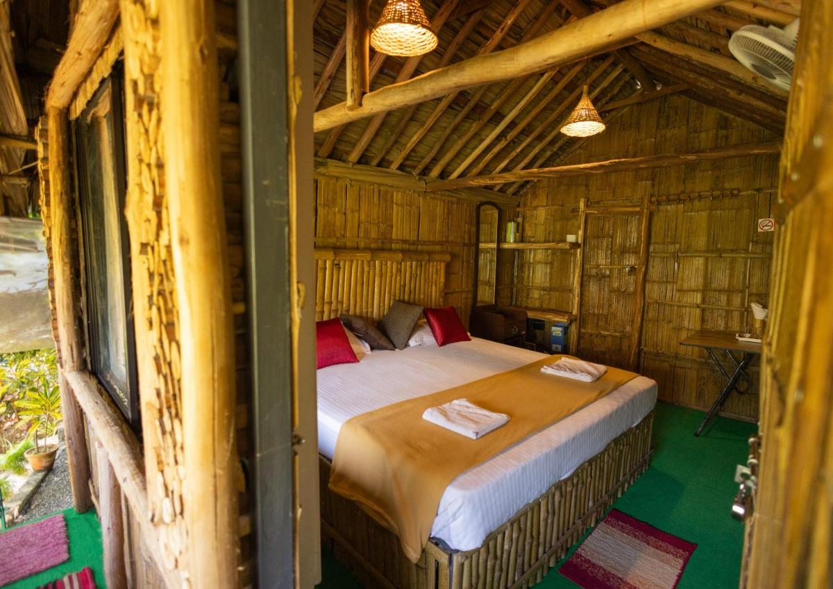 Fab - Bamboo Hut with Open Shower - Housity