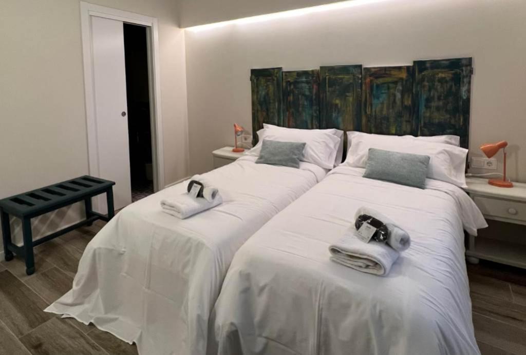 Hostal Cal Pericas - Housity