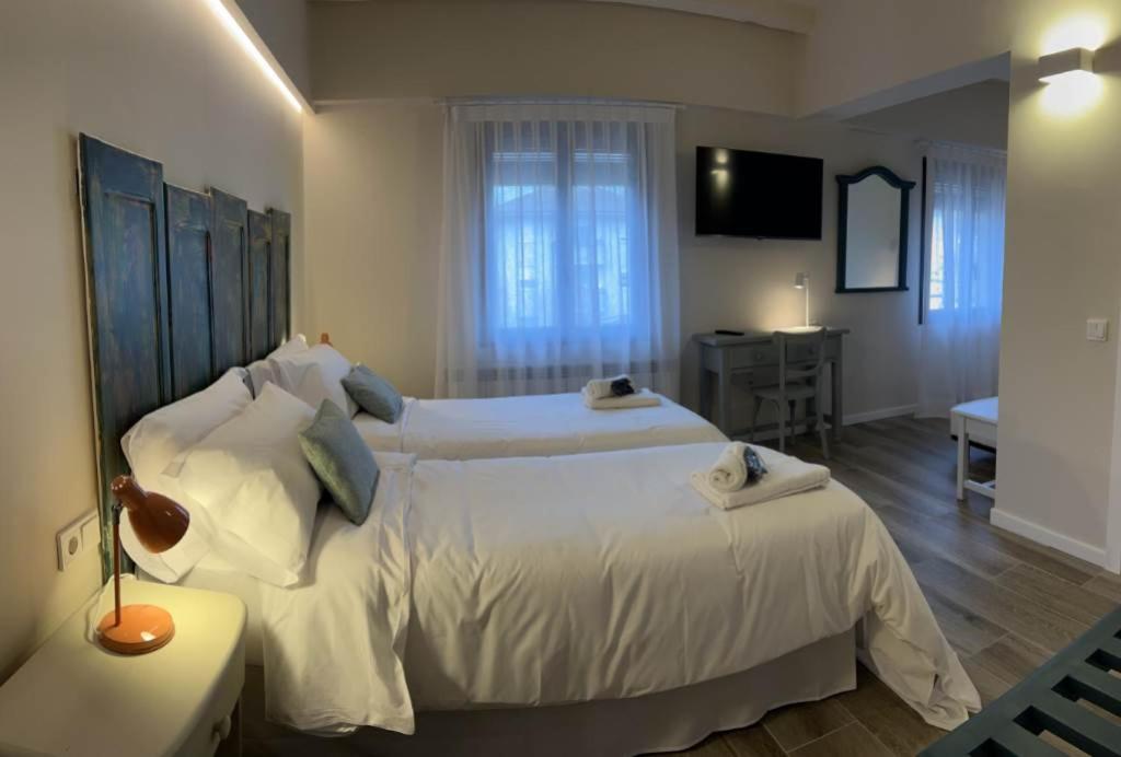 Hostal Cal Pericas - Housity