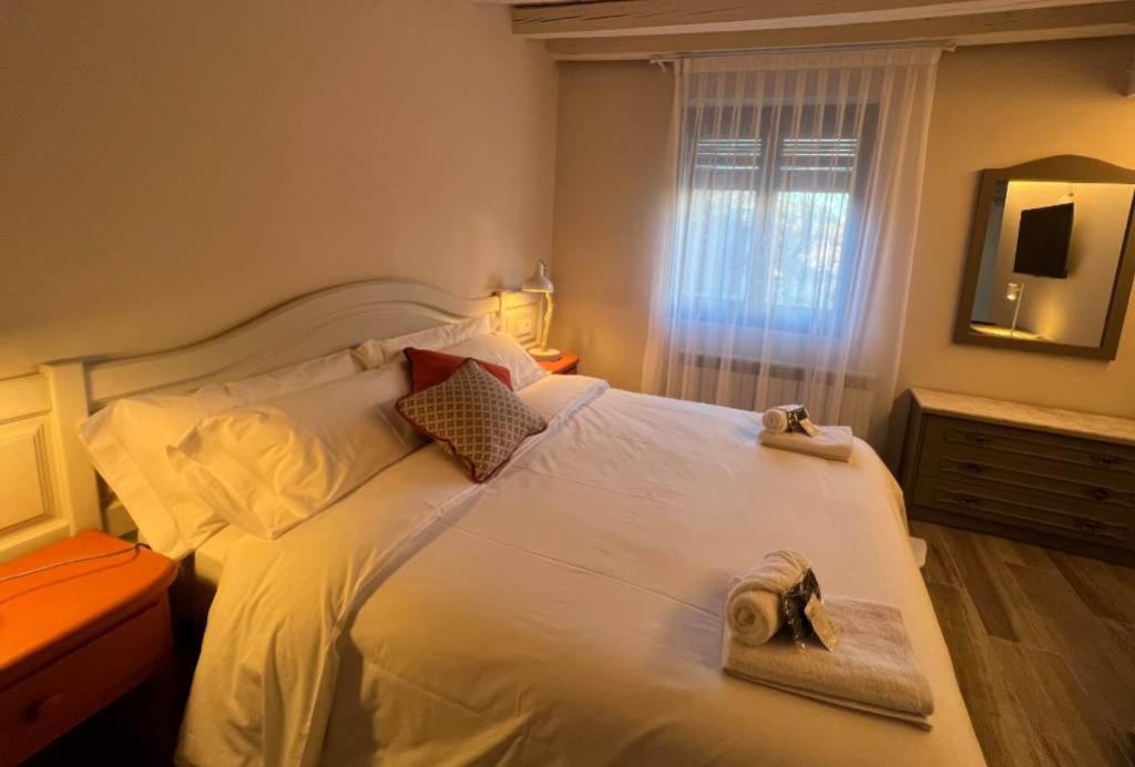 Hostal Cal Pericas - Housity