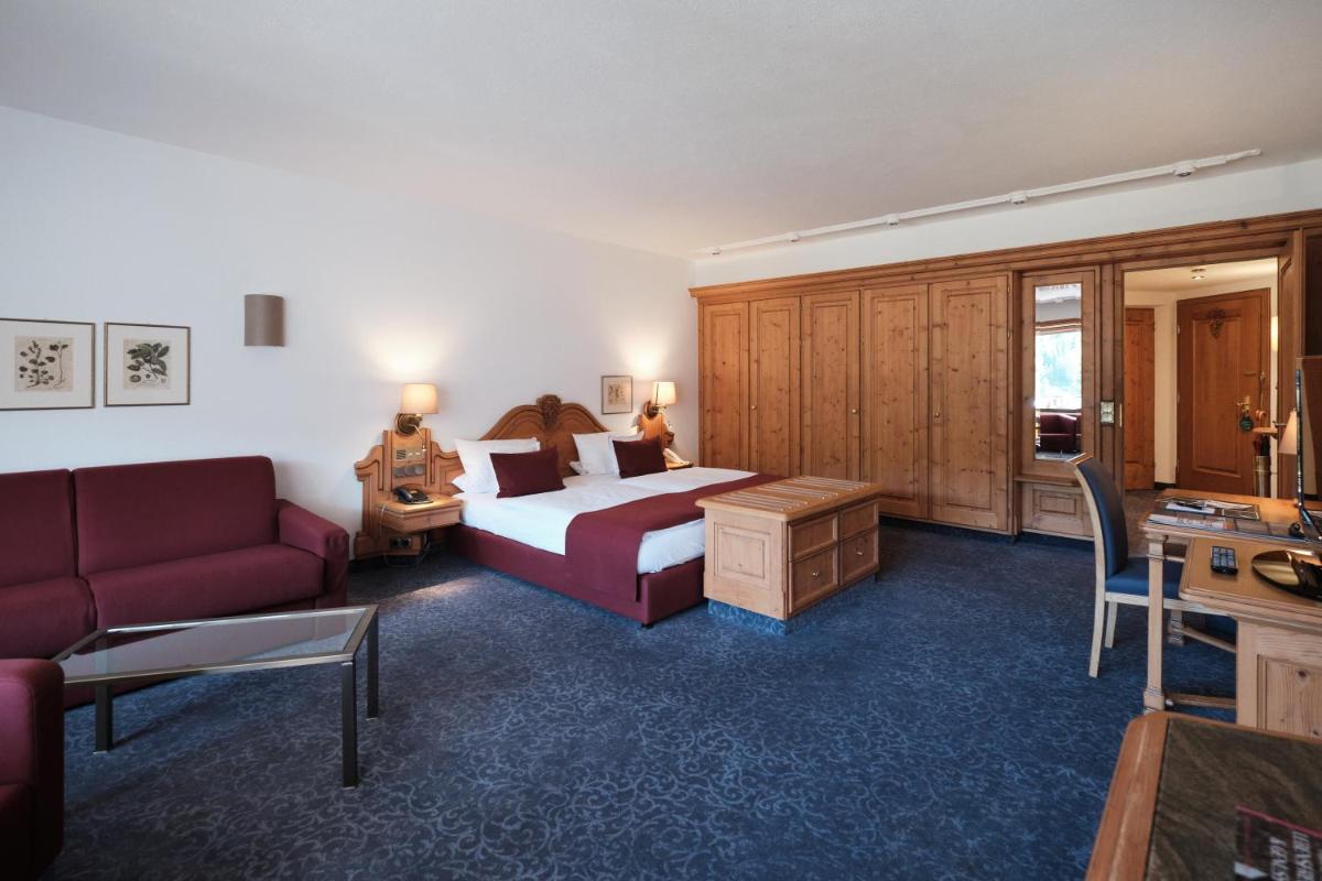 Ein Sitzbereich in der Unterkunft Hotel Traube Tonbach