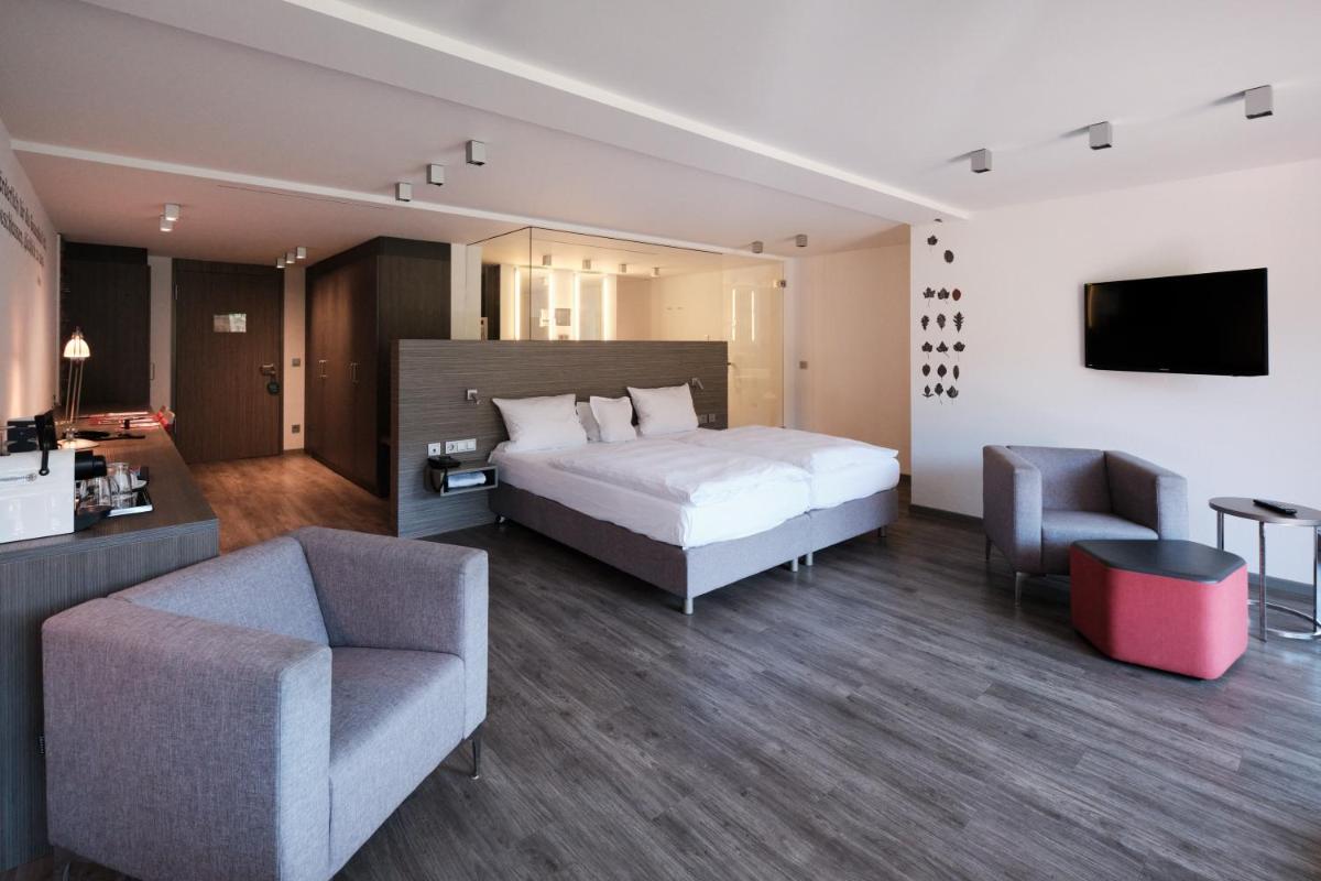Ein Bett oder Betten in einem Zimmer der Unterkunft Hotel Traube Tonbach