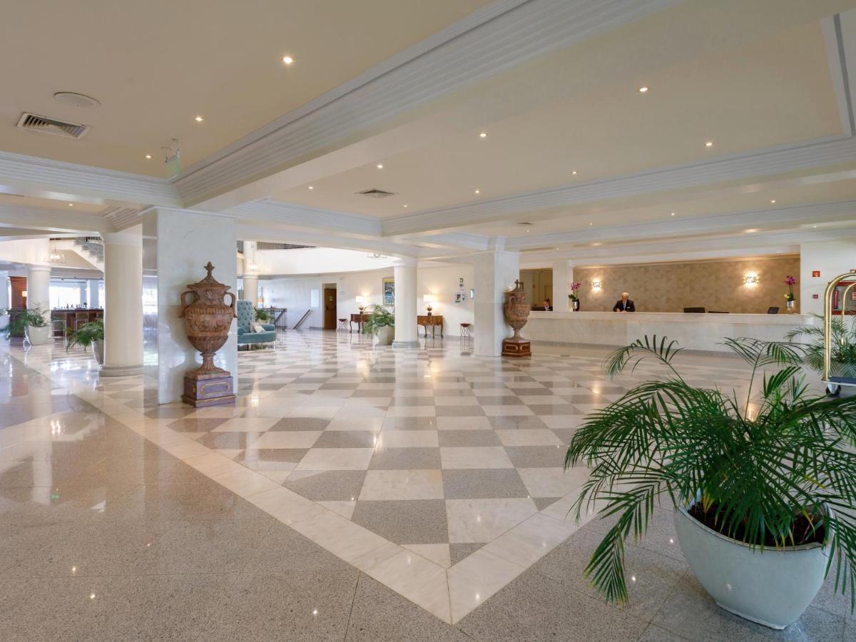 A área de receção ou átrio de Ria Park Hotel & Spa