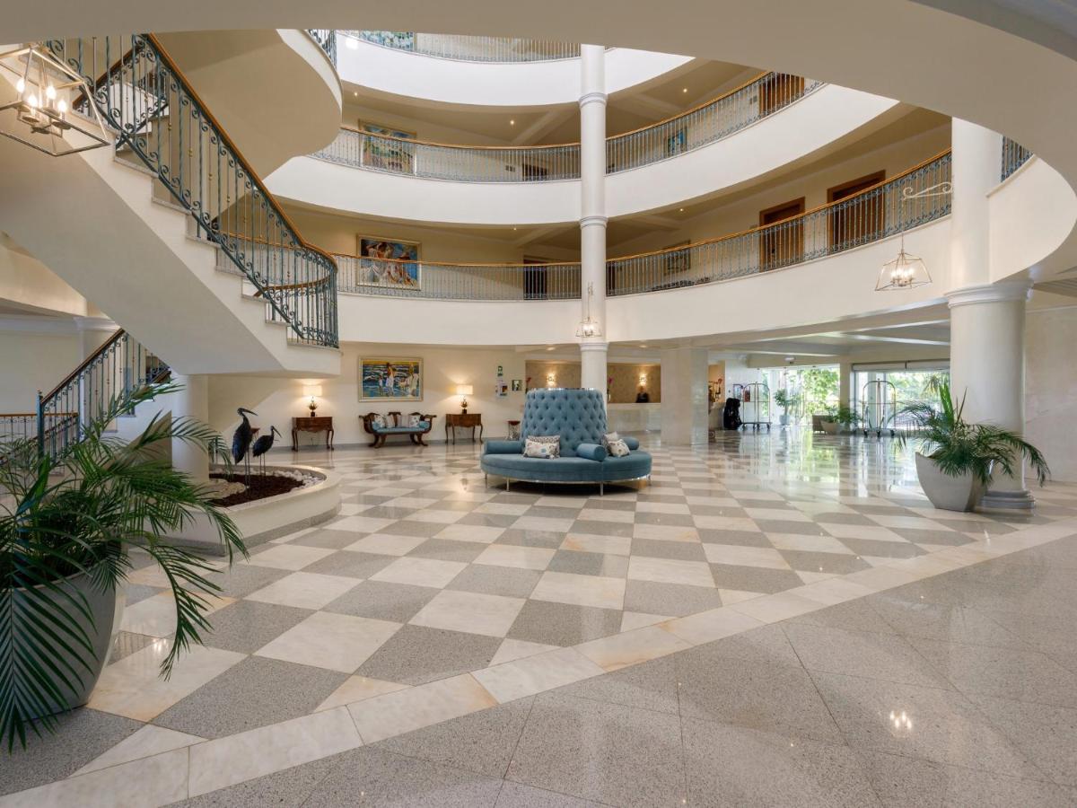 Uma área de estar em Ria Park Hotel & Spa