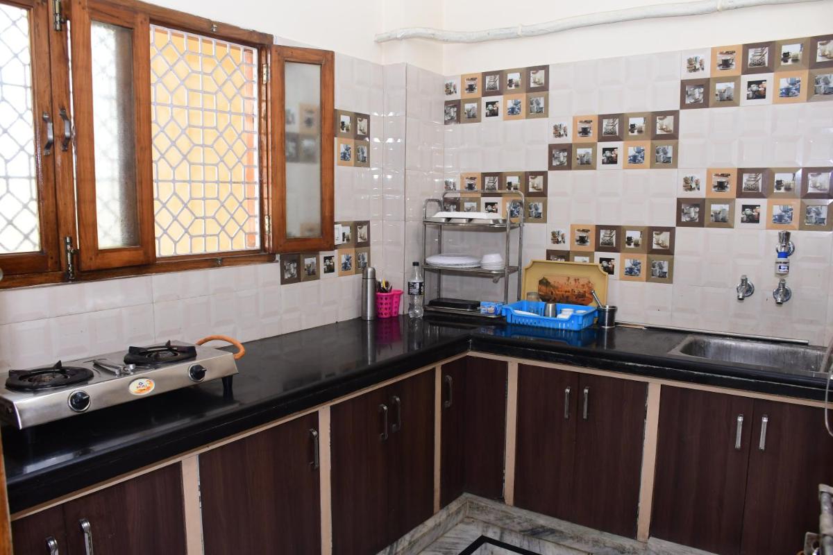 Suitetrails - SHRI NIWAAS GUEST HOUSE