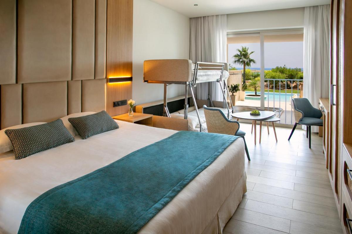 Asterias Beach Hotel - Housity