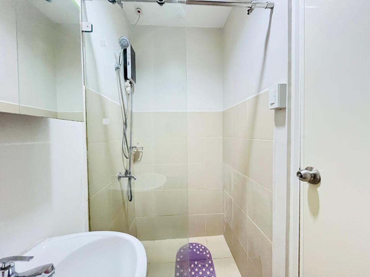 The Elevated Abode - ComfyCosy Studio at The Loop - Housity