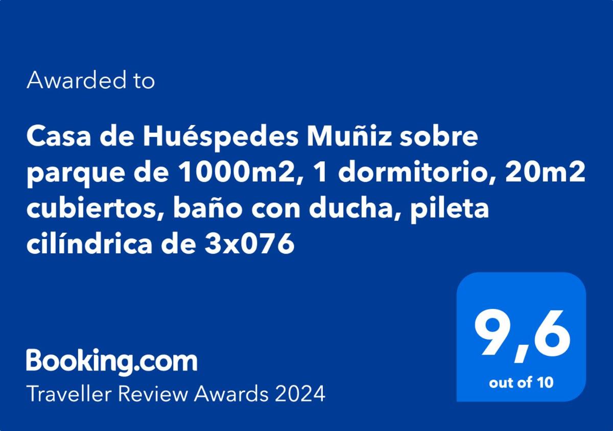 Casa de Huéspedes Muñiz sobre parque de 1000m2, 1 dormitorio, 20m2 cubiertos, baño con ducha, pileta cilíndrica de 3x076 - Housity