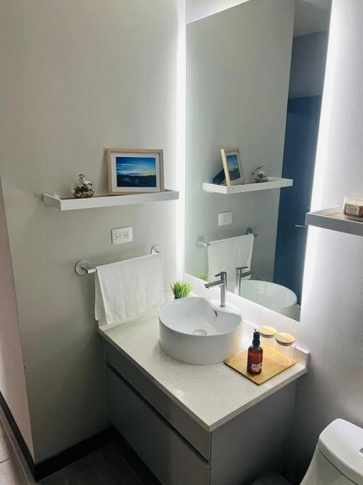 Suitetrails - Elegante y acogedor apartamento en el corazón de San Salvador
