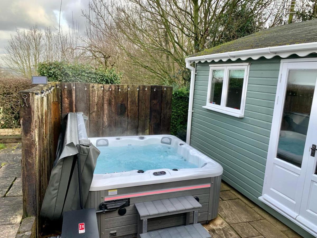 The Summerhouse, countryside retreat with private hot tub - Housity