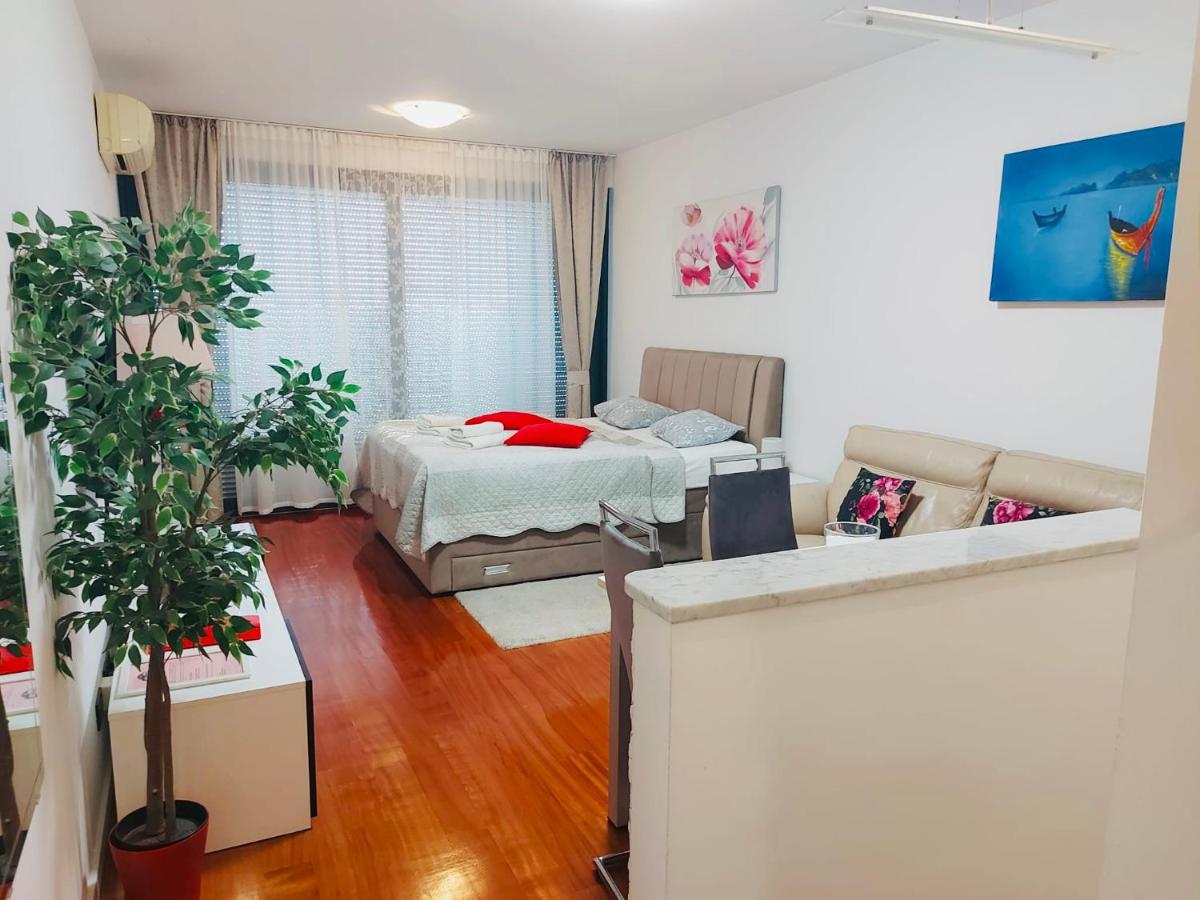 Nova Galerija West App MARY - parking in garage - Housity