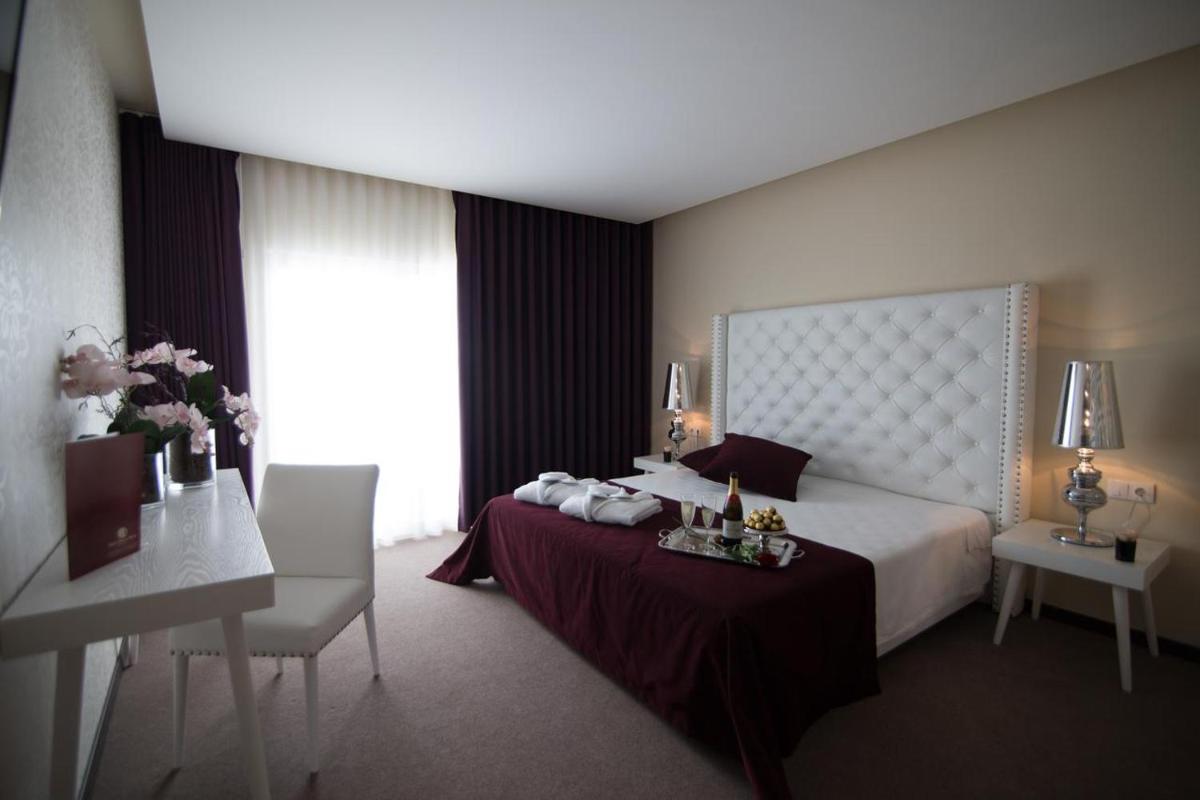 Uma cama ou camas num quarto em Hotel de Ilhavo Plaza & Spa