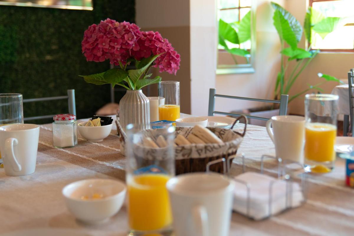 Hotel Linares - Housity