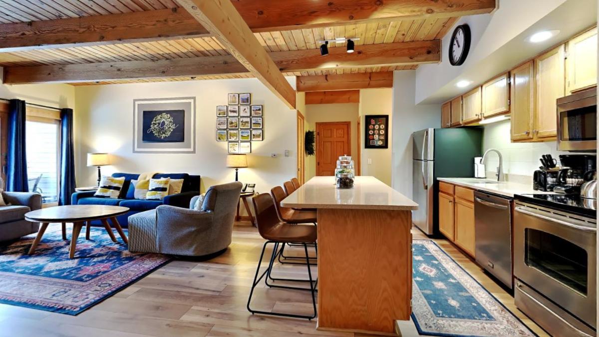 Timberline Condominiums 1 Bedroom Deluxe Unit A2B - Housity