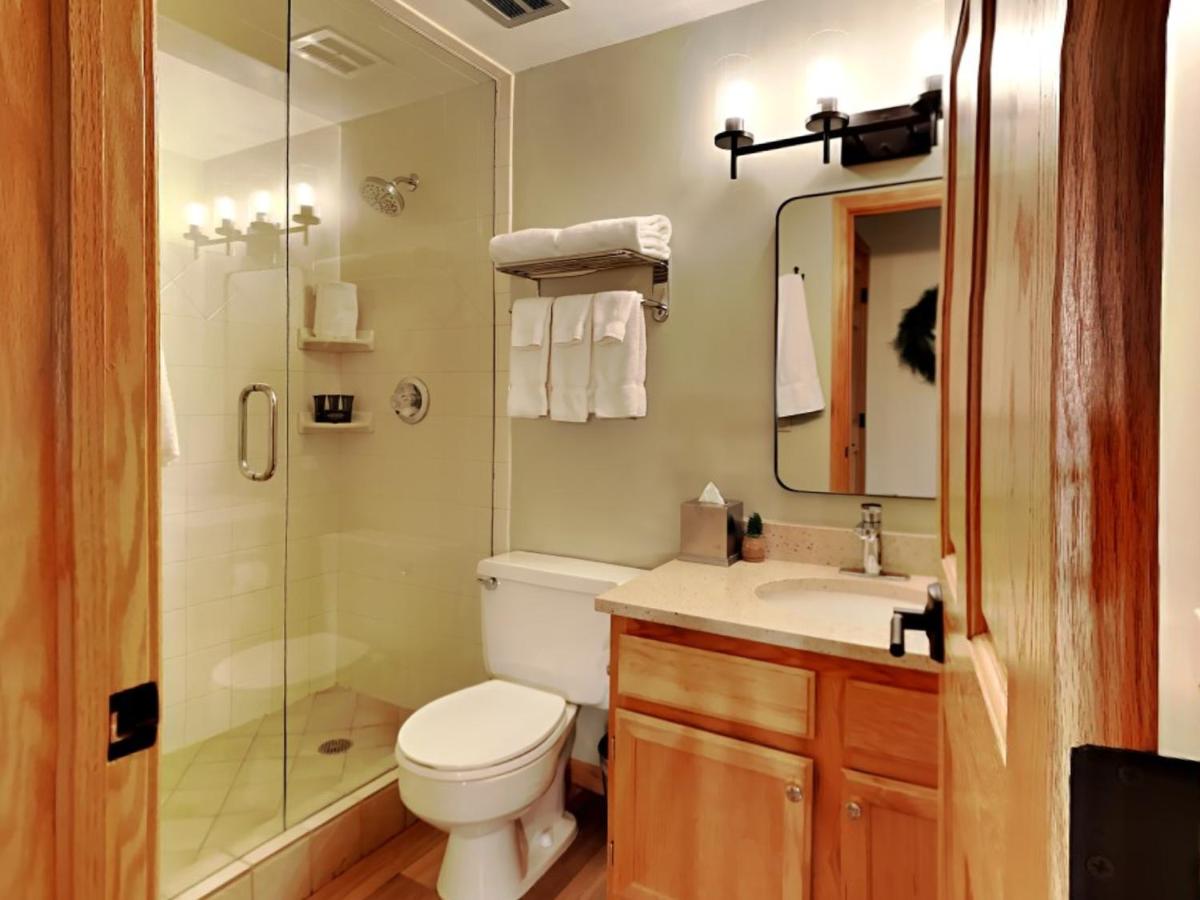 Timberline Condominiums 1 Bedroom Deluxe Unit A2B - Housity