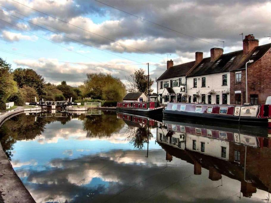 Fergies Canal Side Cottage - Housity