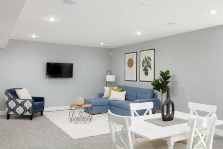 Bright new 1 BR private secondary basement suite - Housity
