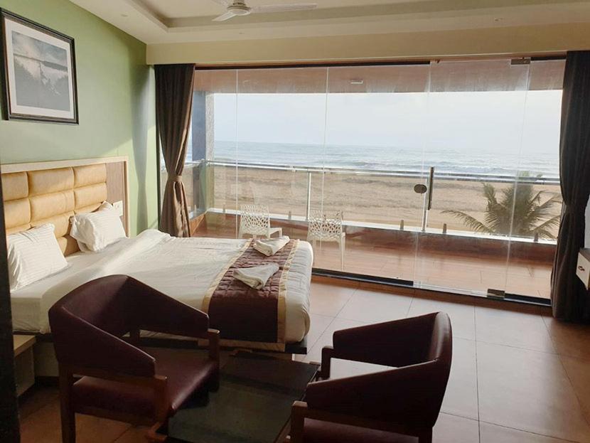 The Oceanic Beach Front - Housity