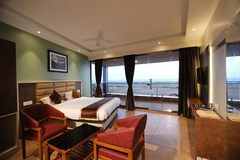 The Oceanic Beach Front - Housity