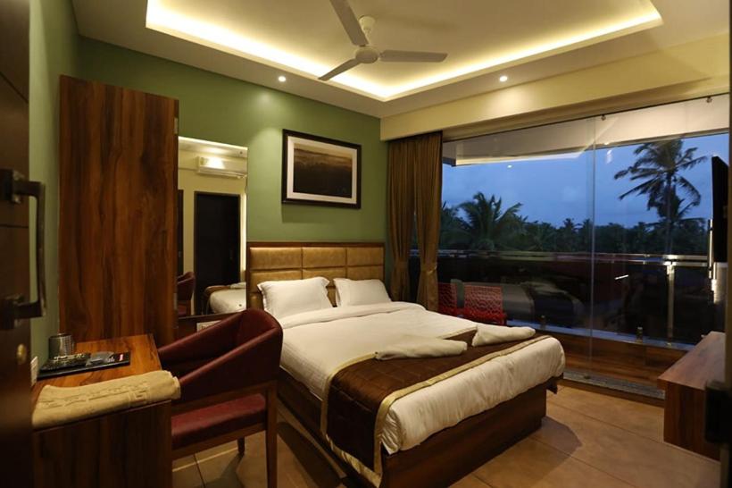 The Oceanic Beach Front - Housity