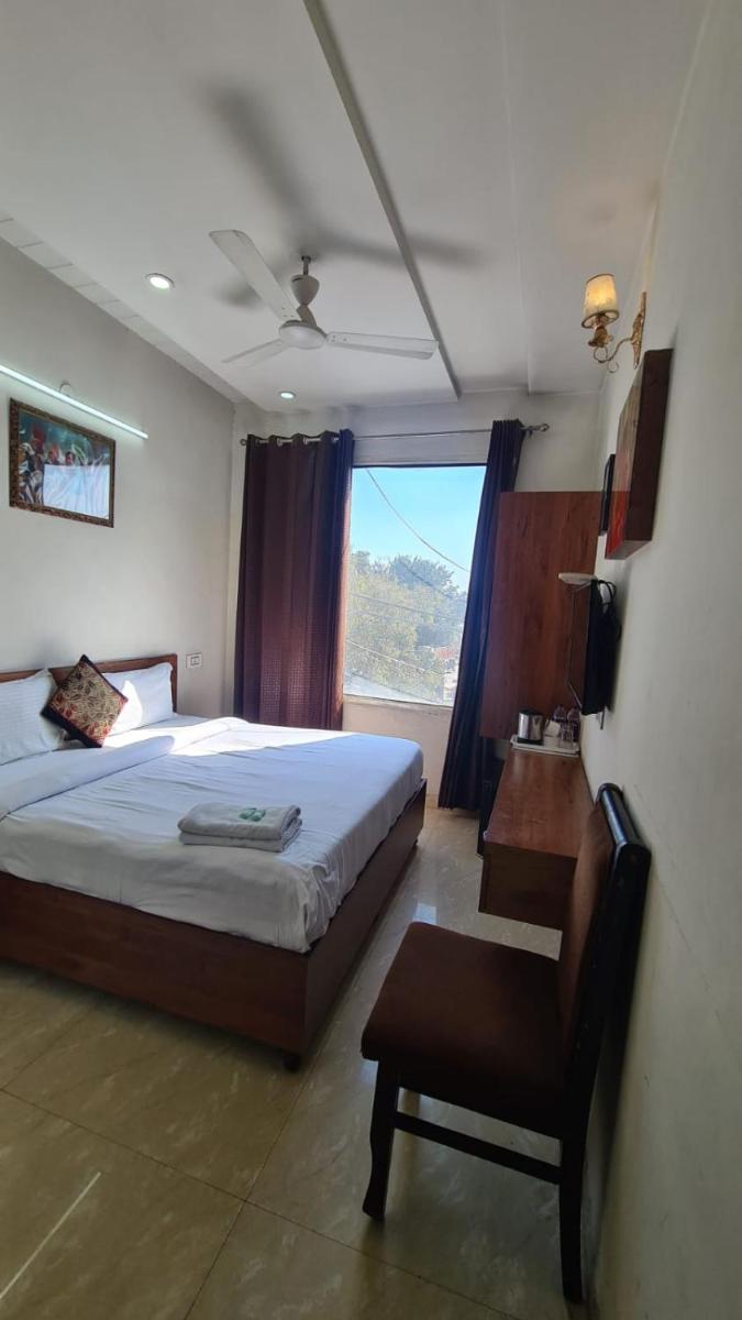 Hotel KD INN 300 Meter For Golden Temple - Housity