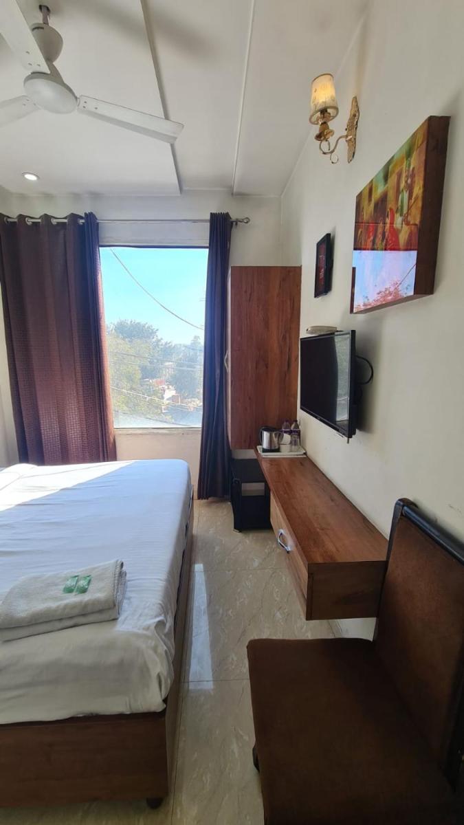 Hotel KD INN 300 Meter For Golden Temple - Housity