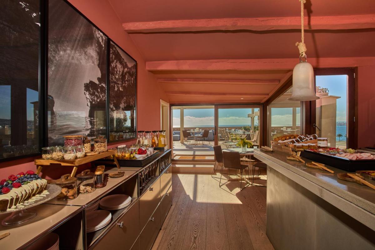 Comida en o cerca de este hotel