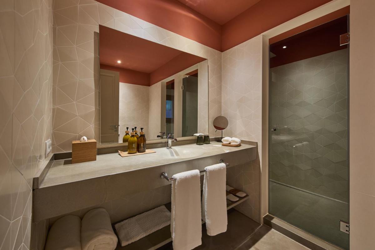 Un baño de Hotel Calatrava