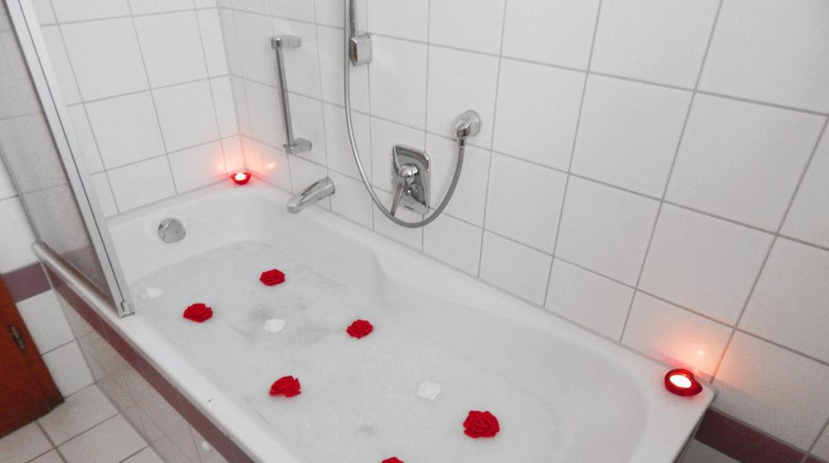 Hotel Restaurant Schwane - Housity