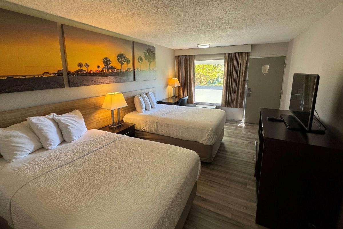 Days Inn by Wyndham Brooksville - Housity
