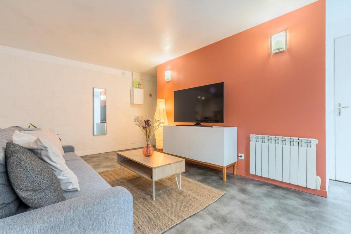 Spacious apartment w private parking in Old Lille - Housity