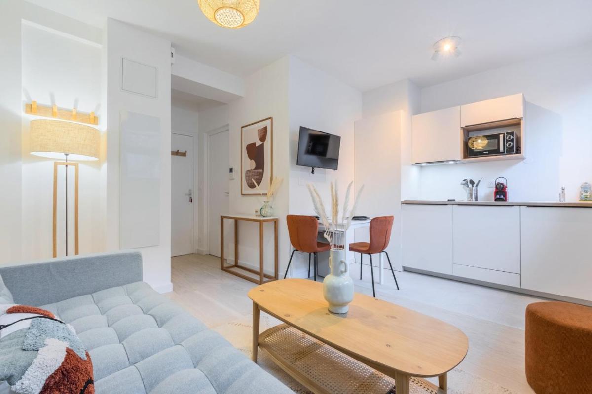 Renovated 1 bedroom apartment - Housity
