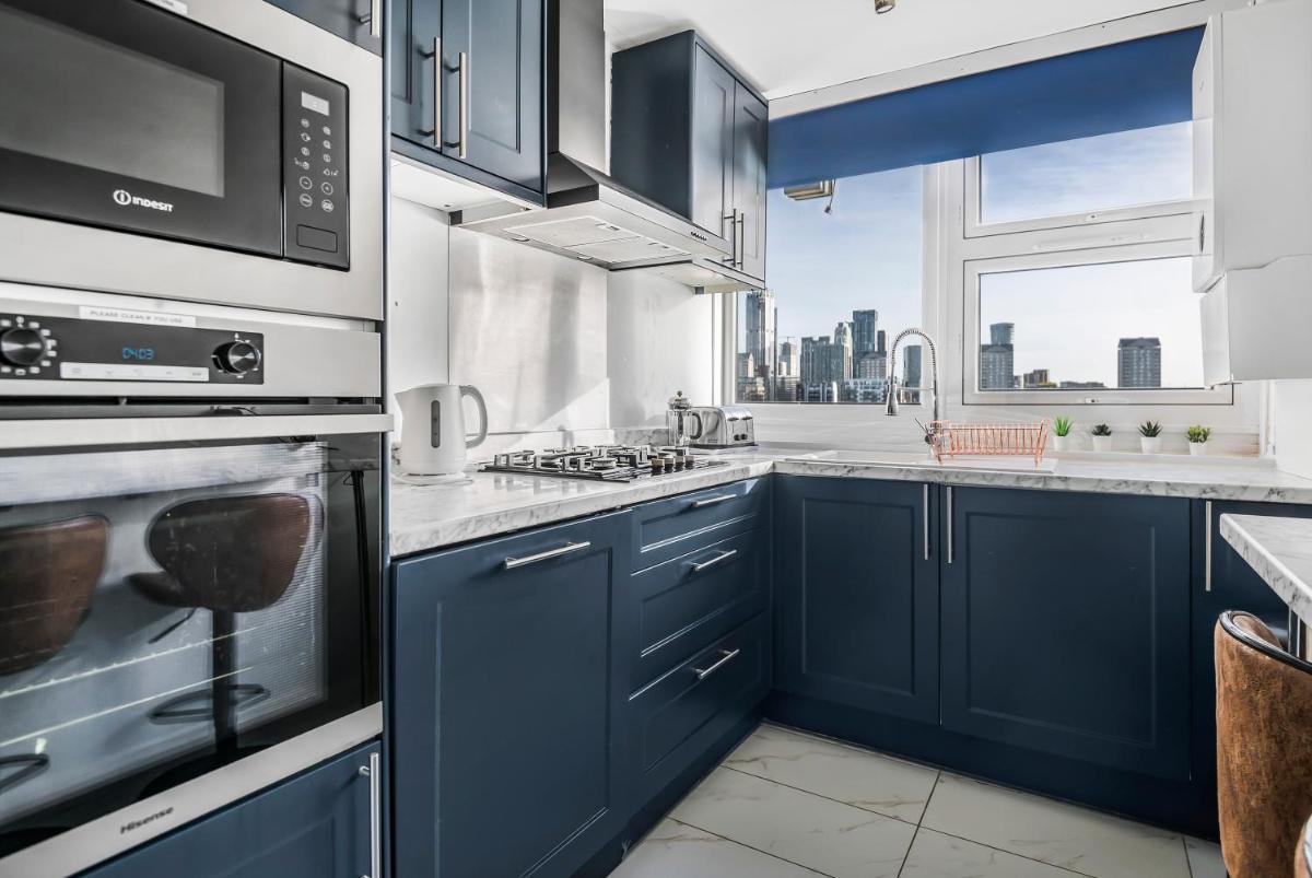 Suitetrails - Stunning Massive Bedroom +Direct Thames River View