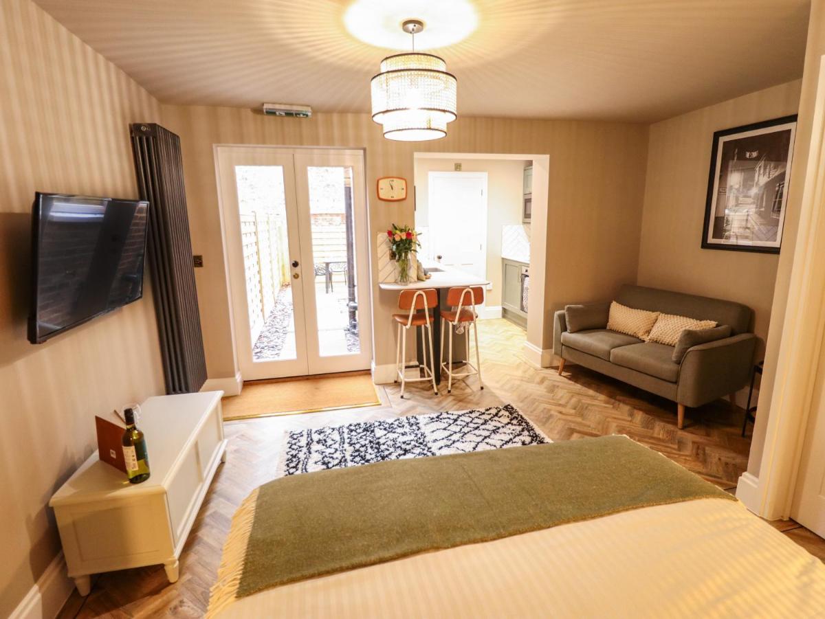 17 Union Road Basement - Housity