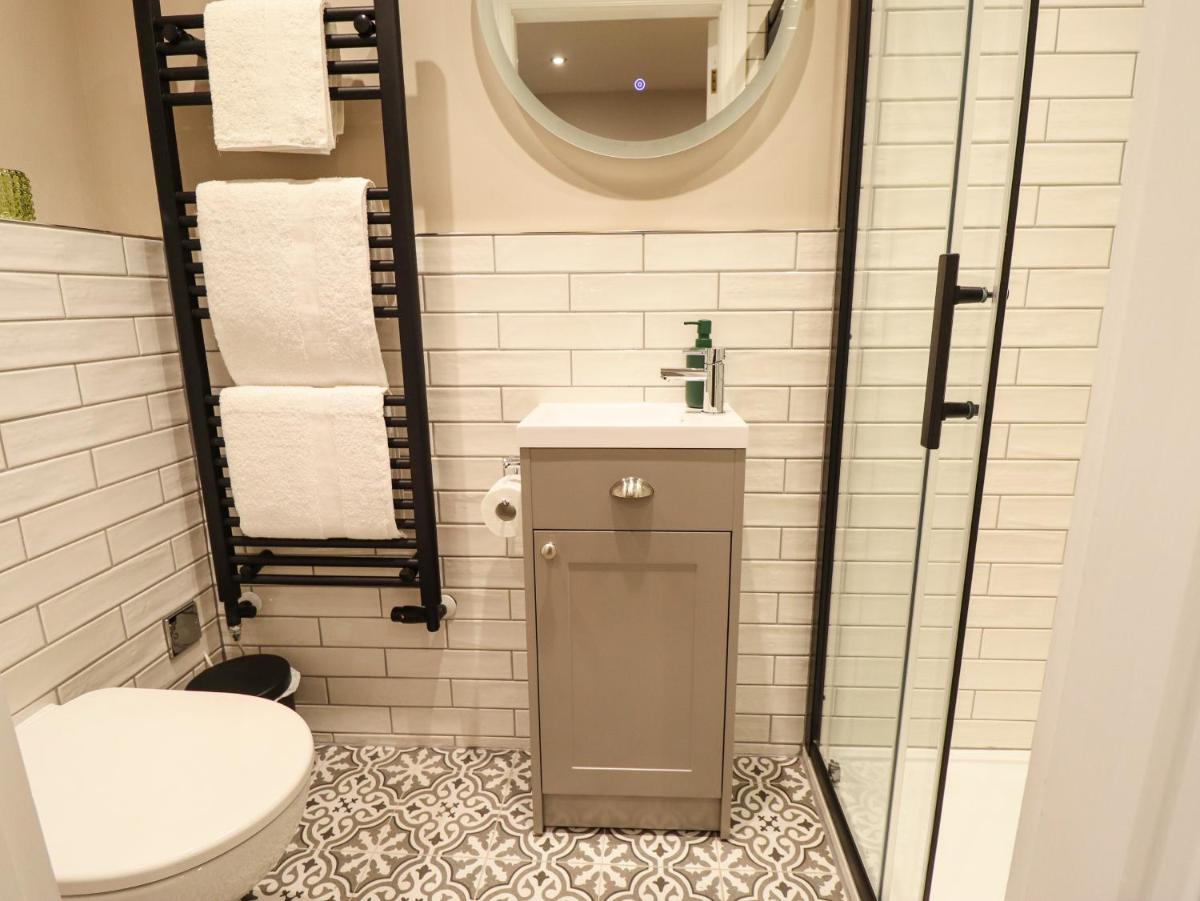 17 Union Road Basement - Housity