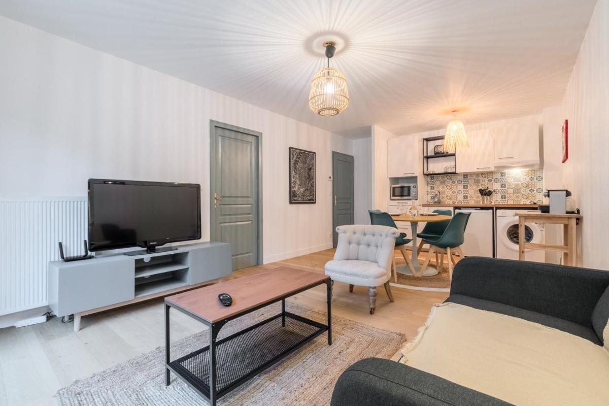 One bedroom apartment with parking & terrace - Housity