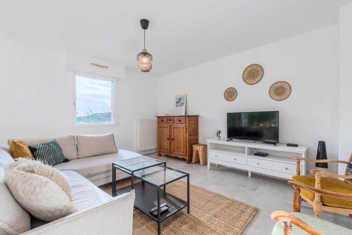 Beautiful 4 bedroom house with parking and garden - Housity