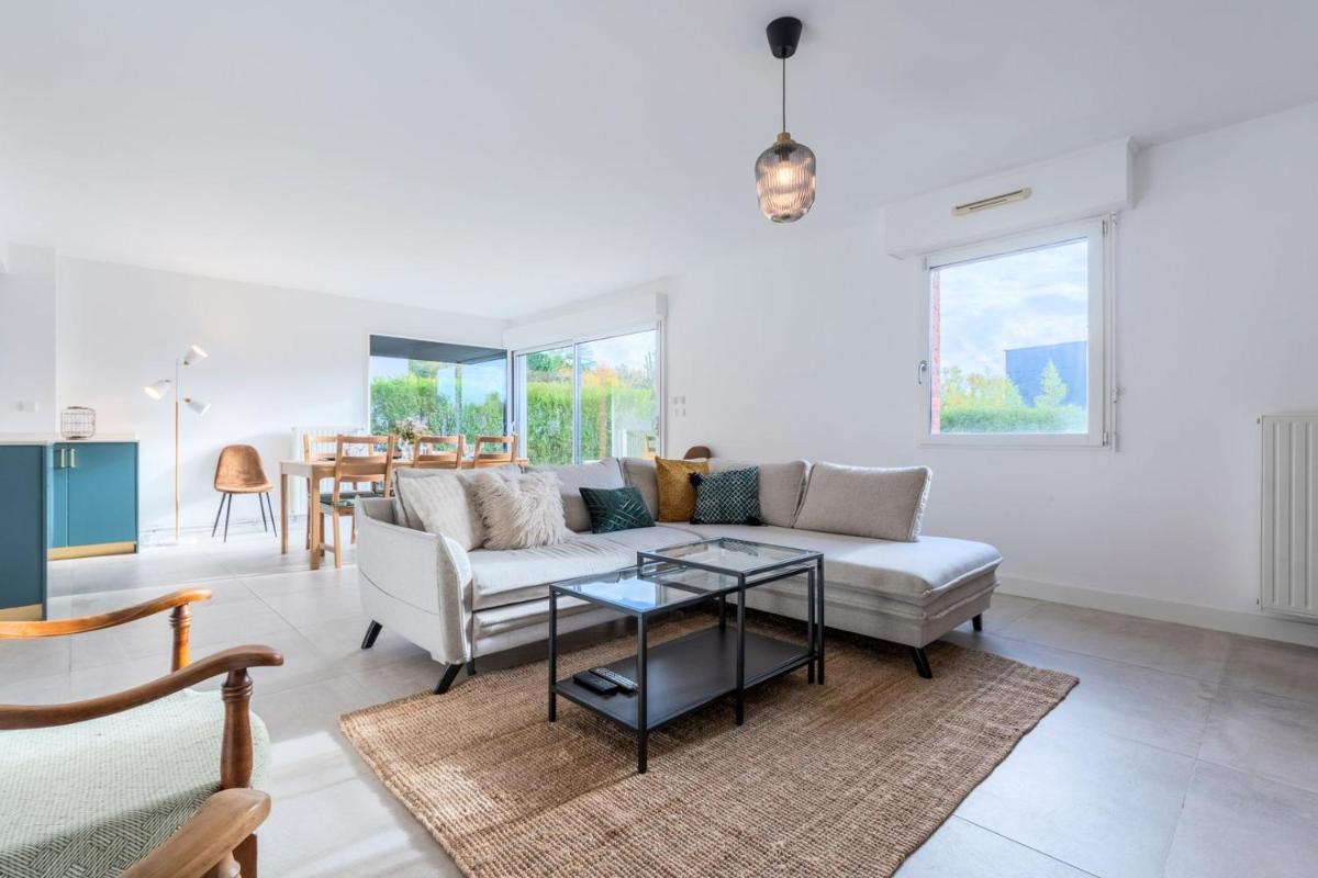 Beautiful 4 bedroom house with parking and garden - Housity