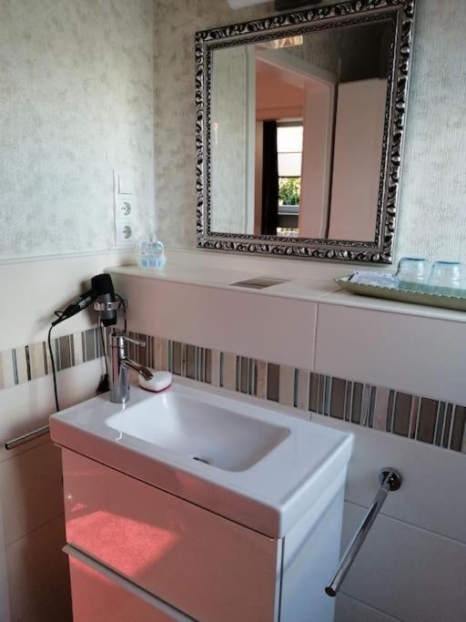 1 Gästezimmer mit Bad - Housity