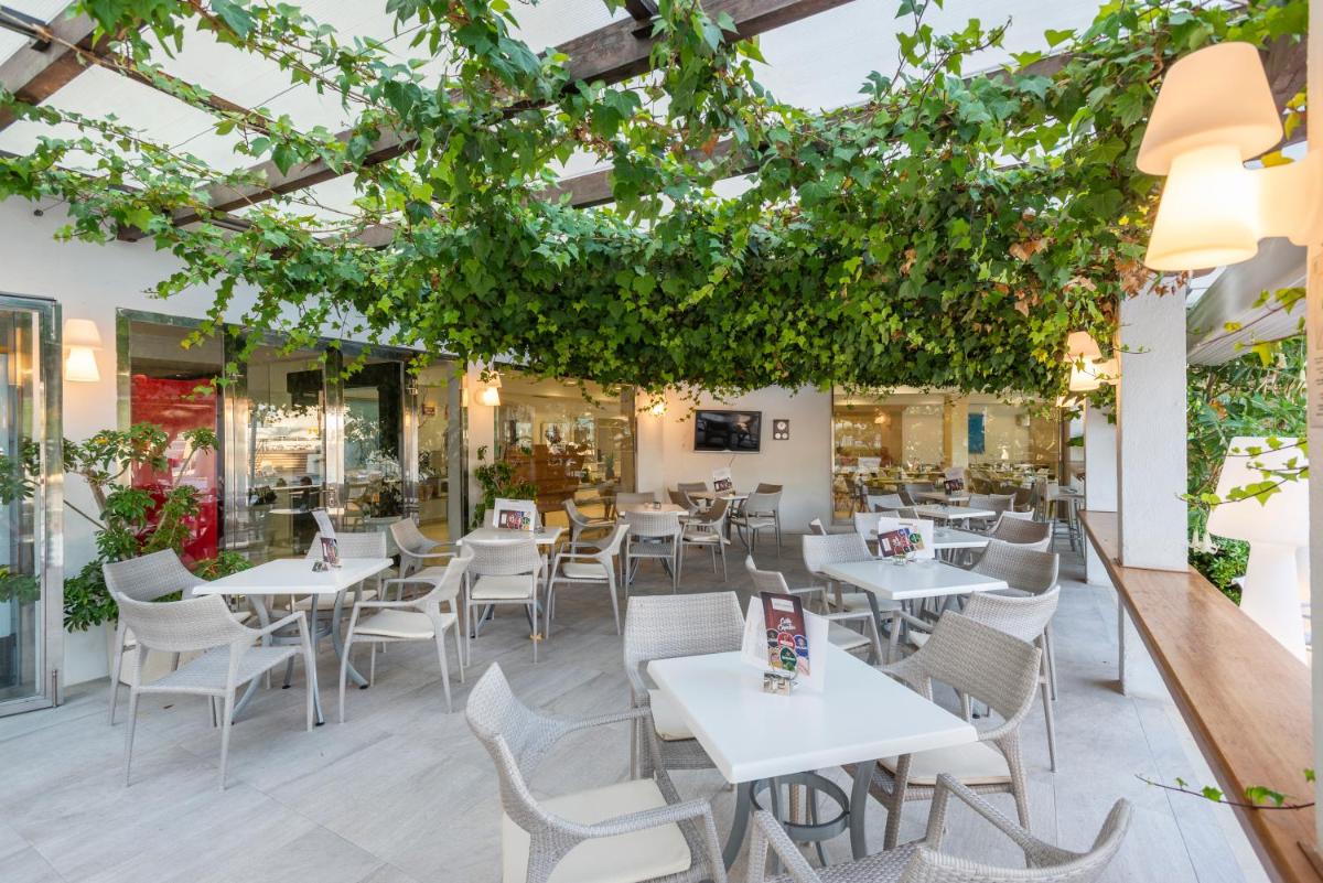 Un restaurante o sitio para comer en Hotel Morito